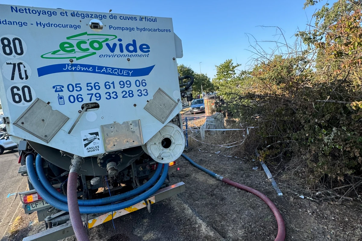 Ecovide Environnement Pompage Hydrocarbure Gironde Img 5119 1